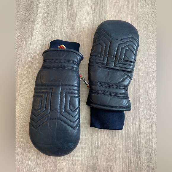Kombi Accessories - Vintage Kombi navy blue leather mittens mitts in quilted diamond pattern. M